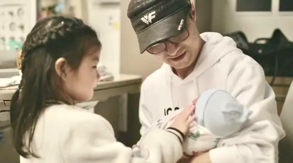 Chương Tử Di hạnh phúc làm mẹ bỉm sữa, chăm chồng, nuôi con - 5 Chương Tử Di hạnh phúc làm mẹ bỉm sữa, chăm chồng, nuôi con - 5