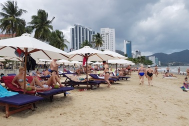 Nha Trang miễn tiền thuê bãi biển đặt dù, ghế cho doanh nghiệp du lịch