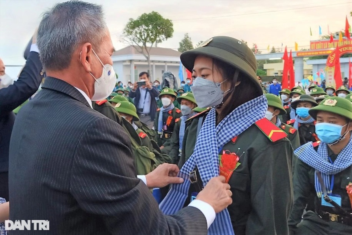Nữ tân binh duy nhất Bạc Liêu: Muốn đóng góp sức trẻ cho quê hương - 1 Nữ tân binh duy nhất Bạc Liêu: Muốn đóng góp sức trẻ cho quê hương - 1