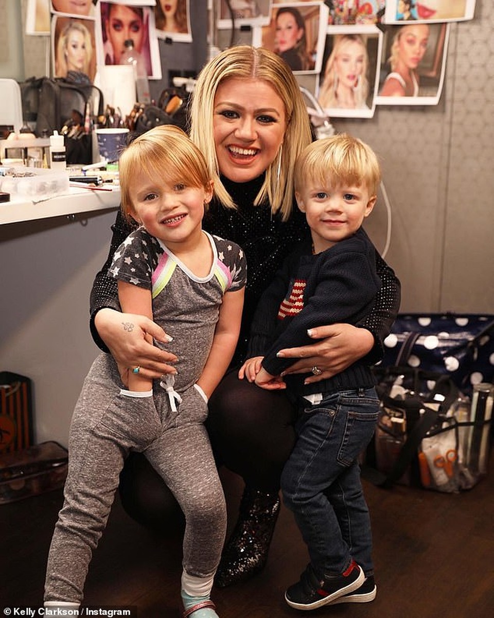Chồng cũ của Kelly Clarkson đòi vợ chi gần 500 nghìn USD mỗi tháng - 2 Chồng cũ của Kelly Clarkson đòi vợ chi gần 500 nghìn USD mỗi tháng - 2