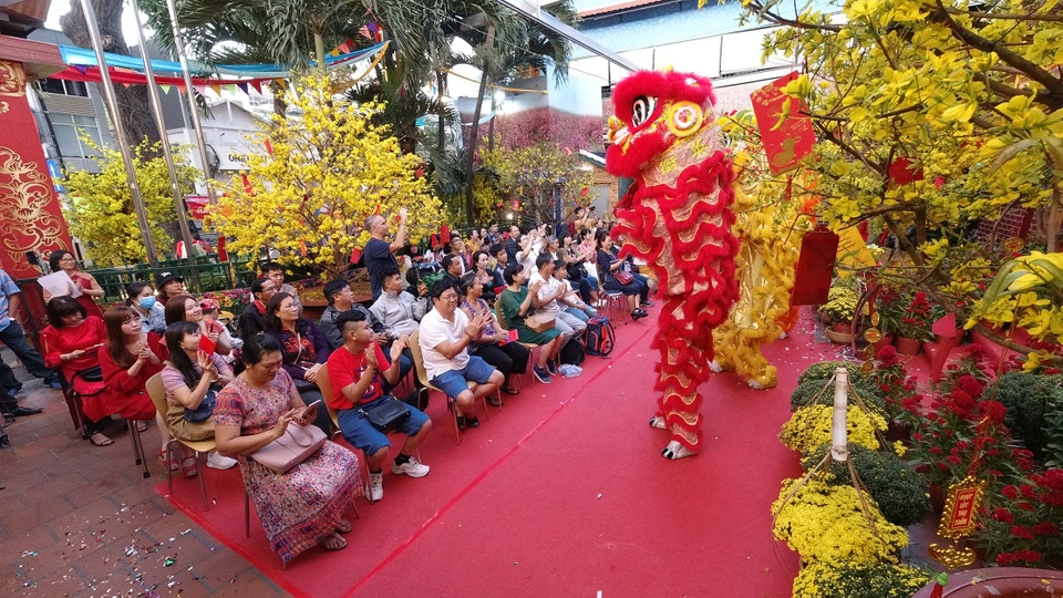 Chuyến xuất hành đầy niềm tin và trải nghiệm khó quên của đoàn khách quốc tế - 2 Chuyến xuất hành đầy niềm tin và trải nghiệm khó quên của đoàn khách quốc tế - 2