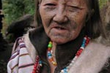 Nguy cơ “khai tử” của tục xăm mặt hình con bướm xanh 