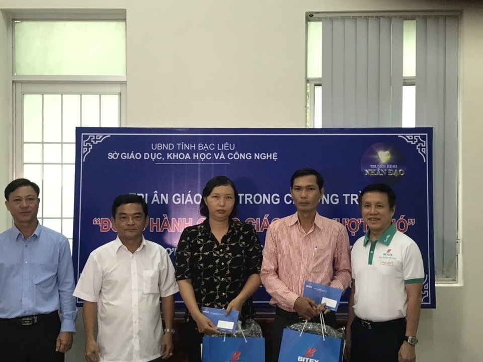 Những câu chuyện vượt nghịch cảnh vì tình yêu học trò - 2 Những câu chuyện vượt nghịch cảnh vì tình yêu học trò - 2