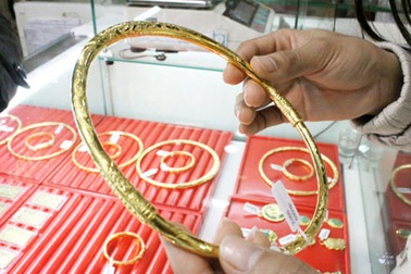 Giá vàng giảm nhẹ, giao dịch trầm lắng