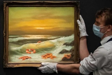 Bộ ba bức tranh khắc họa cảnh biển đạt mức giá 66 tỷ đồng