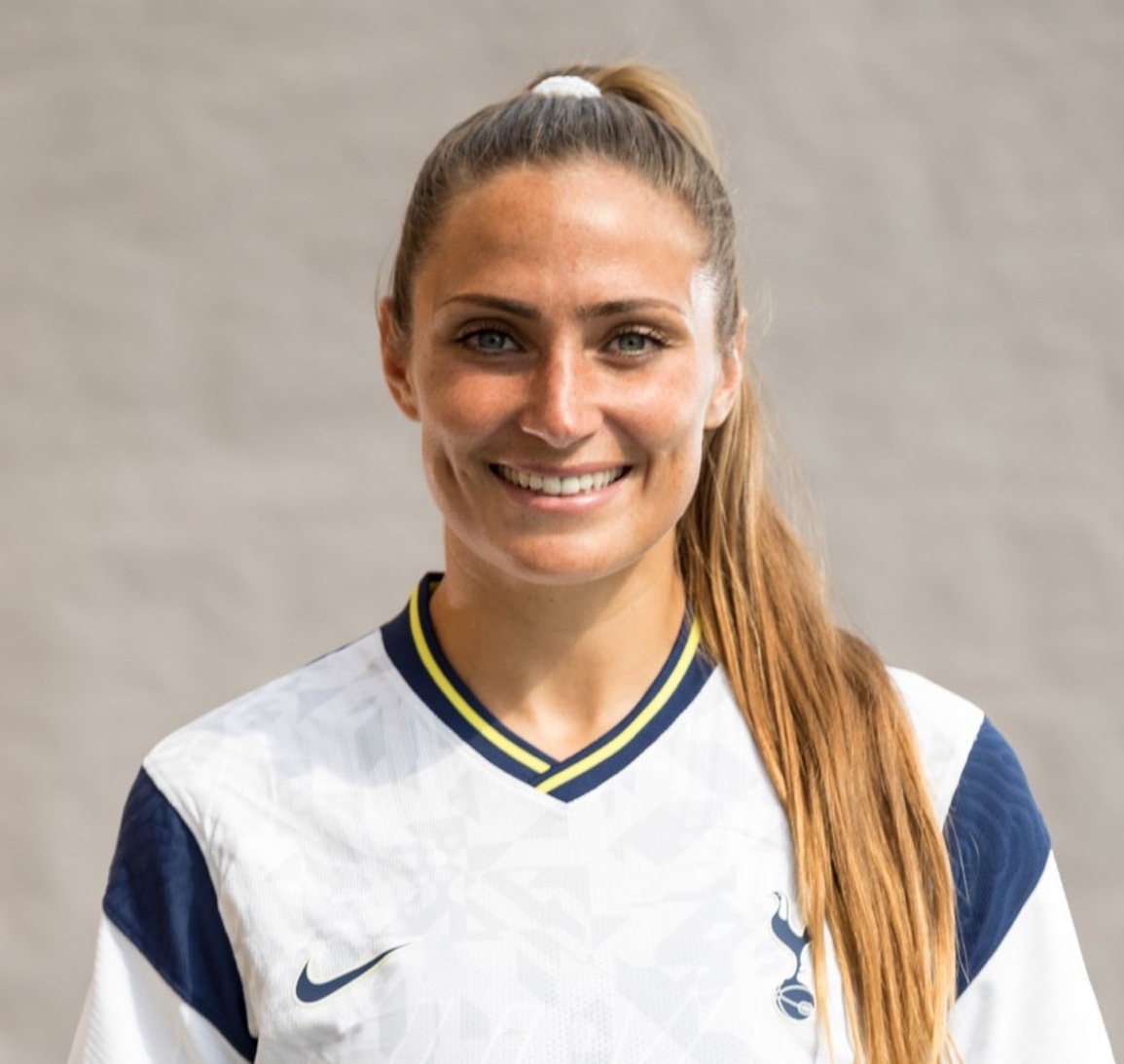 Shelina Zadorsky: Bông hồng xinh đẹp của đội bóng đá nữ Tottenham - 1 Shelina Zadorsky: Bông hồng xinh đẹp của đội bóng đá nữ Tottenham - 1