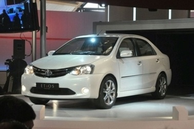 Toyota tranh giành thị phần xe nhỏ với Suzuki