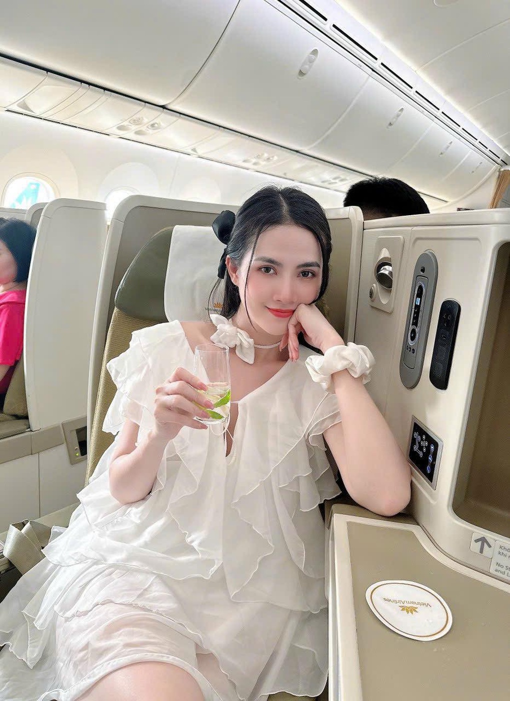 Nhan sắc và cuộc sống của Phan Thị Mơ sau 7 năm đăng quang hoa hậu - 3 Nhan sắc và cuộc sống của Phan Thị Mơ sau 7 năm đăng quang hoa hậu - 3