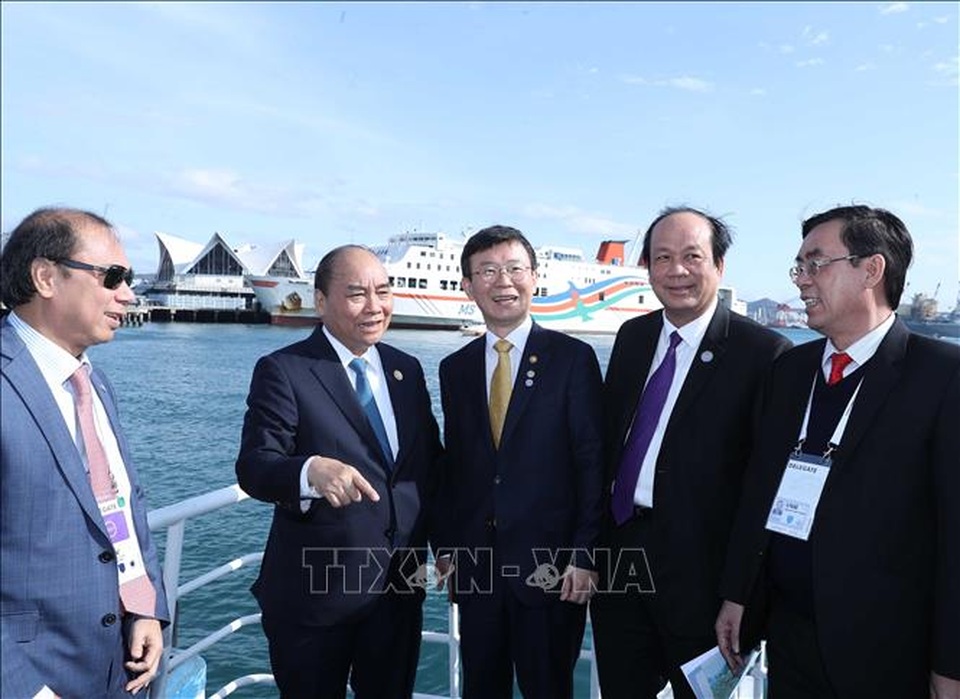 Thủ tướng Nguyễn Xuân Phúc tiếp Thị trưởng thành phố Busan, Hàn Quốc - 2 Thủ tướng Nguyễn Xuân Phúc tiếp Thị trưởng thành phố Busan, Hàn Quốc - 2