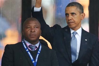 Hàng loạt nguyên thủ bị phiên dịch "lừa đau" tại tang lễ Mandela