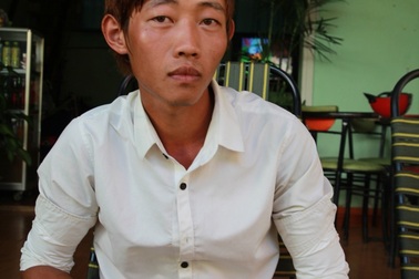 Chàng trai lao xuống hồ nước sâu cứu cô gái sảy chân khi chụp ảnh