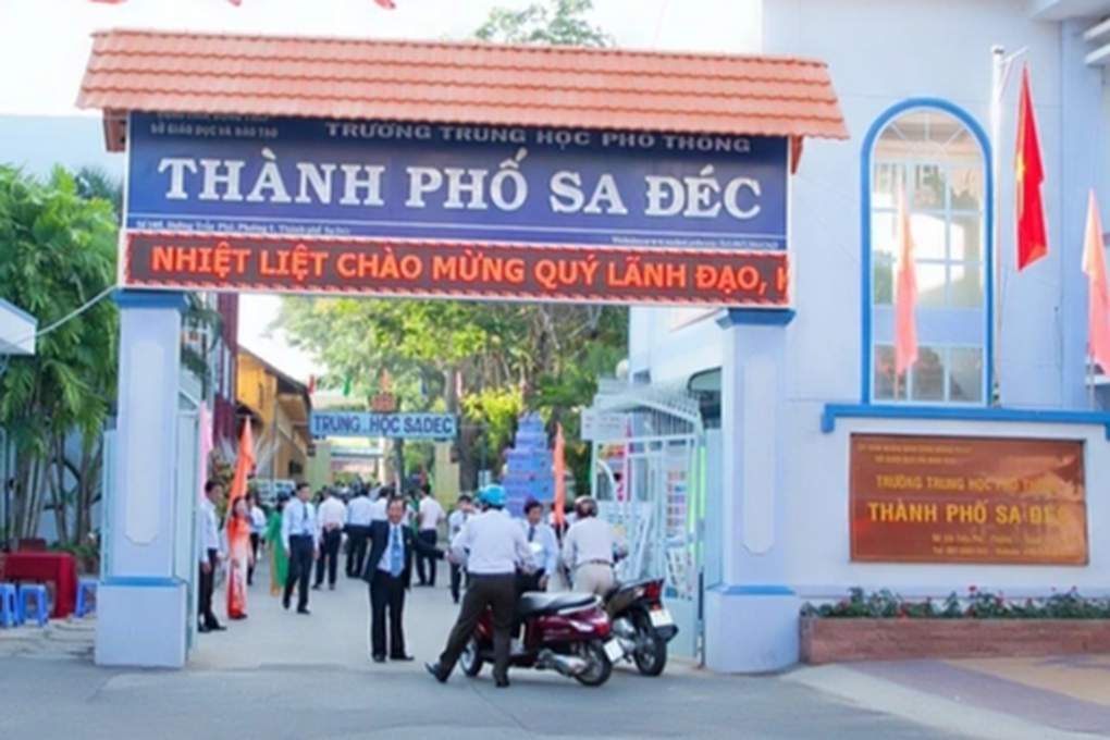 Hiệu trường nhờ người nhập điểm học bạ bị kỷ luật khiển trách - 1 Hiệu trường nhờ người nhập điểm học bạ bị kỷ luật khiển trách - 1