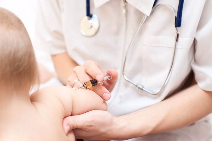 Bác sĩ giải đáp thắc mắc: Cha mẹ có nên cho con đi tiêm ngừa trong thời gian có dịch bệnh xảy ra? - Ảnh 1. Bác sĩ giải đáp thắc mắc: Cha mẹ có nên cho con đi tiêm ngừa trong thời gian có dịch bệnh xảy ra? - Ảnh 1.