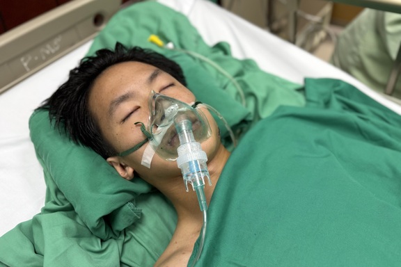 Cháu mồ côi bị hôn mê sâu, chú ruột lần đầu xuống xuôi mong giúp đỡ