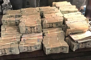 Băng cướp dùng Apple Watch để theo dõi, "cuỗm" đi 500.000 USD