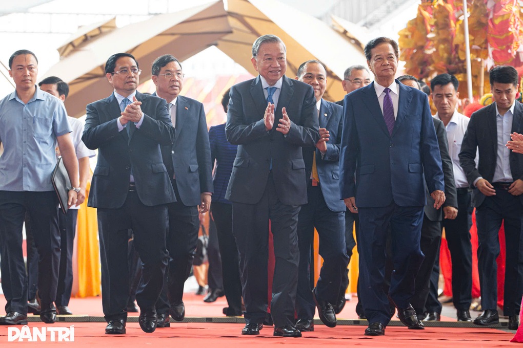 Thủ tướng: “Tự tin làm tiếp công trình thế kỷ như đường sắt tốc độ cao” - 2 Thủ tướng: “Tự tin làm tiếp công trình thế kỷ như đường sắt tốc độ cao” - 2