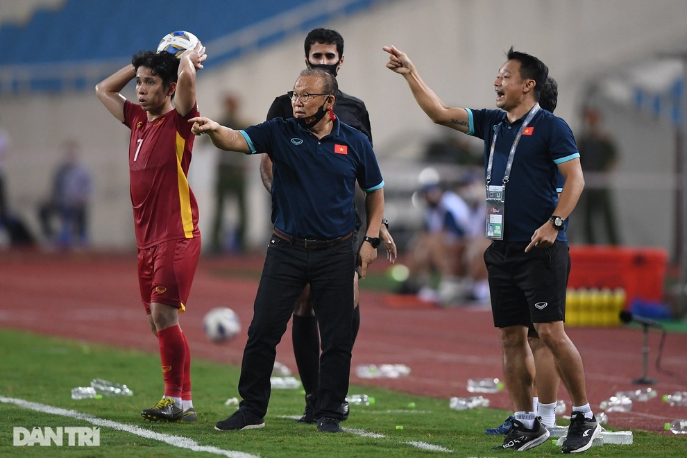 Dự vòng loại cuối cùng World Cup, HLV Park Hang Seo vẫn khó bỏ AFF Cup - 2