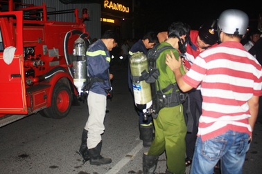 Cháy ở khách sạn, nhiều người hoảng loạn vì mắc kẹt