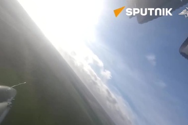 Su-25 Nga không kích, phá hủy khí tài Ukraine