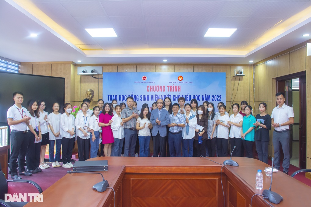 Trao tặng 35 suất học bổng giải Golf cho sinh viên ĐH Sư Phạm Hà Nội 2 - 4 Trao tặng 35 suất học bổng giải Golf cho sinh viên ĐH Sư Phạm Hà Nội 2 - 4