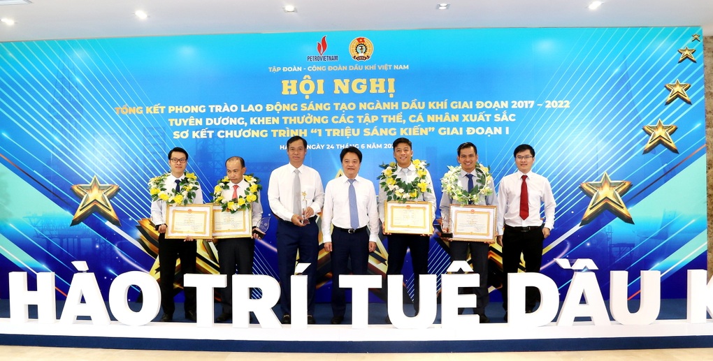 PV GAS nhận khen thưởng tại Hội nghị tổng kết ngành dầu khí - 1 PV GAS nhận khen thưởng tại Hội nghị tổng kết ngành dầu khí - 1