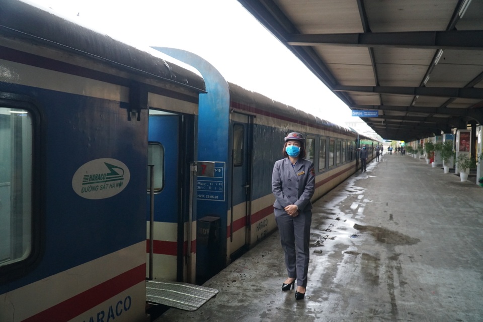 Hâm nóng toa tàu, phát tặng khẩu trang để phòng tránh virus corona - 1 Hâm nóng toa tàu, phát tặng khẩu trang để phòng tránh virus corona - 1