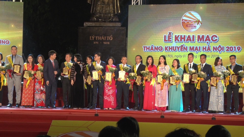 “Chân giò hun khói IKA” và chuyện giải thưởng... khách hàng yêu thích! - 1 “Chân giò hun khói IKA” và chuyện giải thưởng... khách hàng yêu thích! - 1
