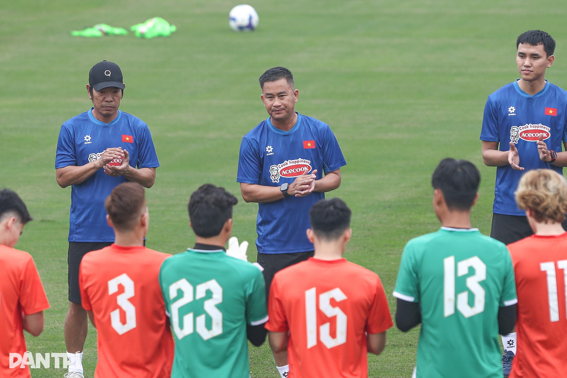 Cầu thủ Việt kiều quyết tâm cao độ ở buổi tập đầu tiên cùng U22 Việt Nam - 10 Cầu thủ Việt kiều quyết tâm cao độ ở buổi tập đầu tiên cùng U22 Việt Nam - 10