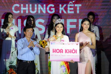 Nữ sinh khoa Du lịch trở thành hoa khôi ĐH Tài chính - Marketing 2019