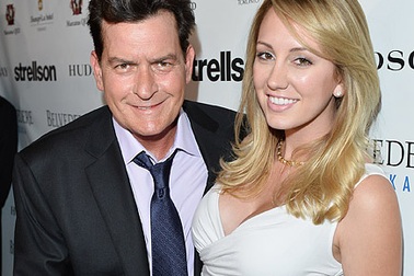 Sao nhiễm HIV bị điều tra vì dọa giết người yêu cũ