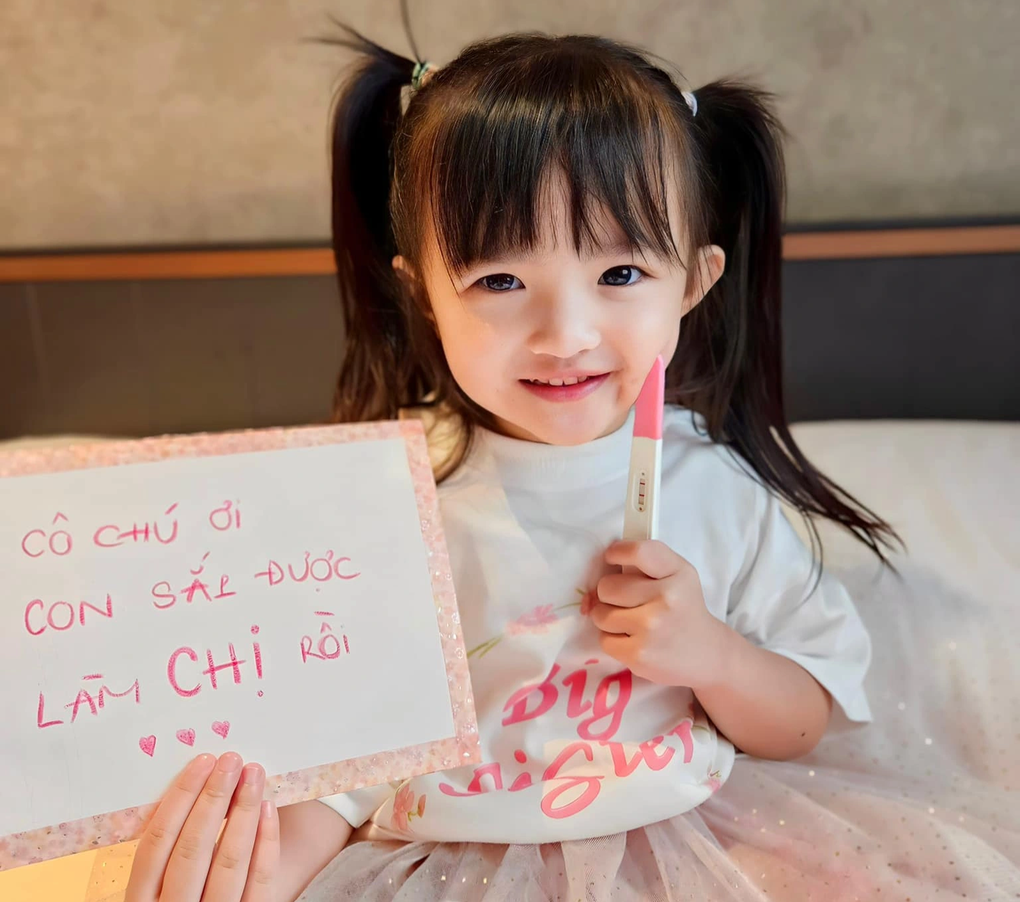 Lễ Tình nhân: Minh Tú tung ảnh cưới, Đông Nhi hé lộ mang thai lần 2 - 1 Lễ Tình nhân: Minh Tú tung ảnh cưới, Đông Nhi hé lộ mang thai lần 2 - 1