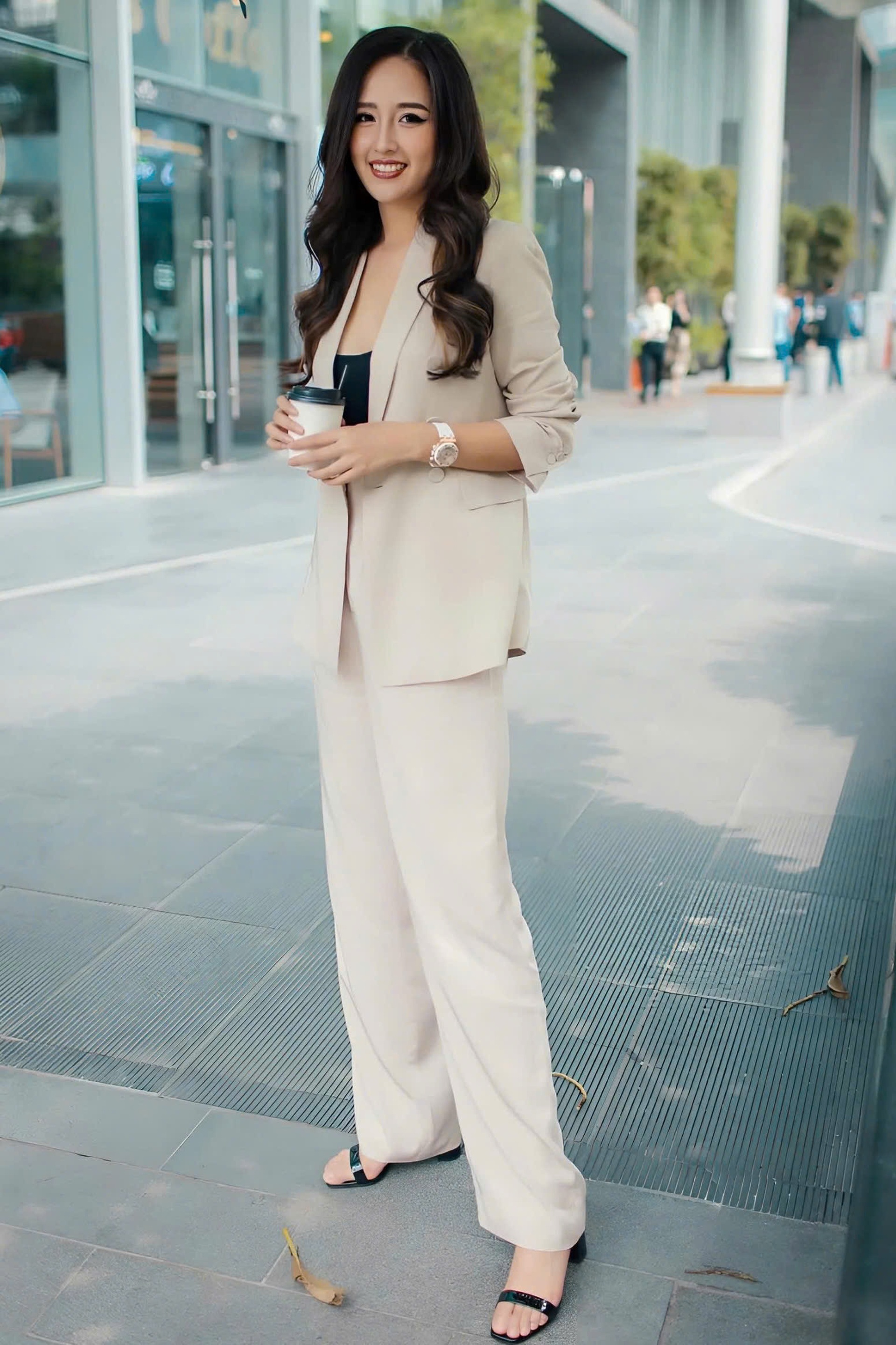 Mai Phương Thúy thể hiện phong cách phú bà với túi hiệu, đồng hồ tiền tỷ - 8