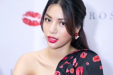 Siêu mẫu vàng Khả Trang nổi bật trong sự kiện ra mắt thương hiệu thời trang