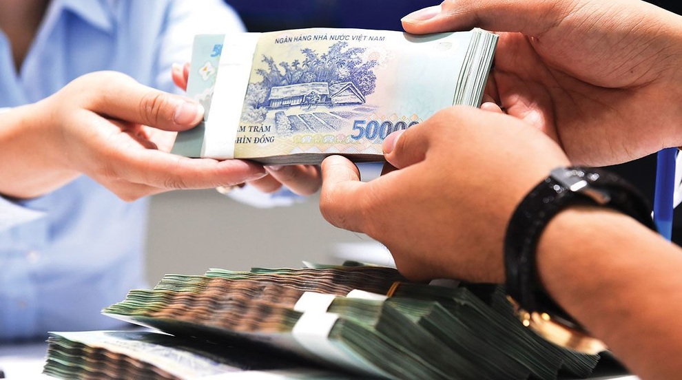 Ngân hàng giảm lãi suất: Khách mòn mỏi chờ, chuyên gia lo chỉ giảm cho có - 1 Ngân hàng giảm lãi suất: Khách mòn mỏi chờ, chuyên gia lo chỉ giảm cho có - 1