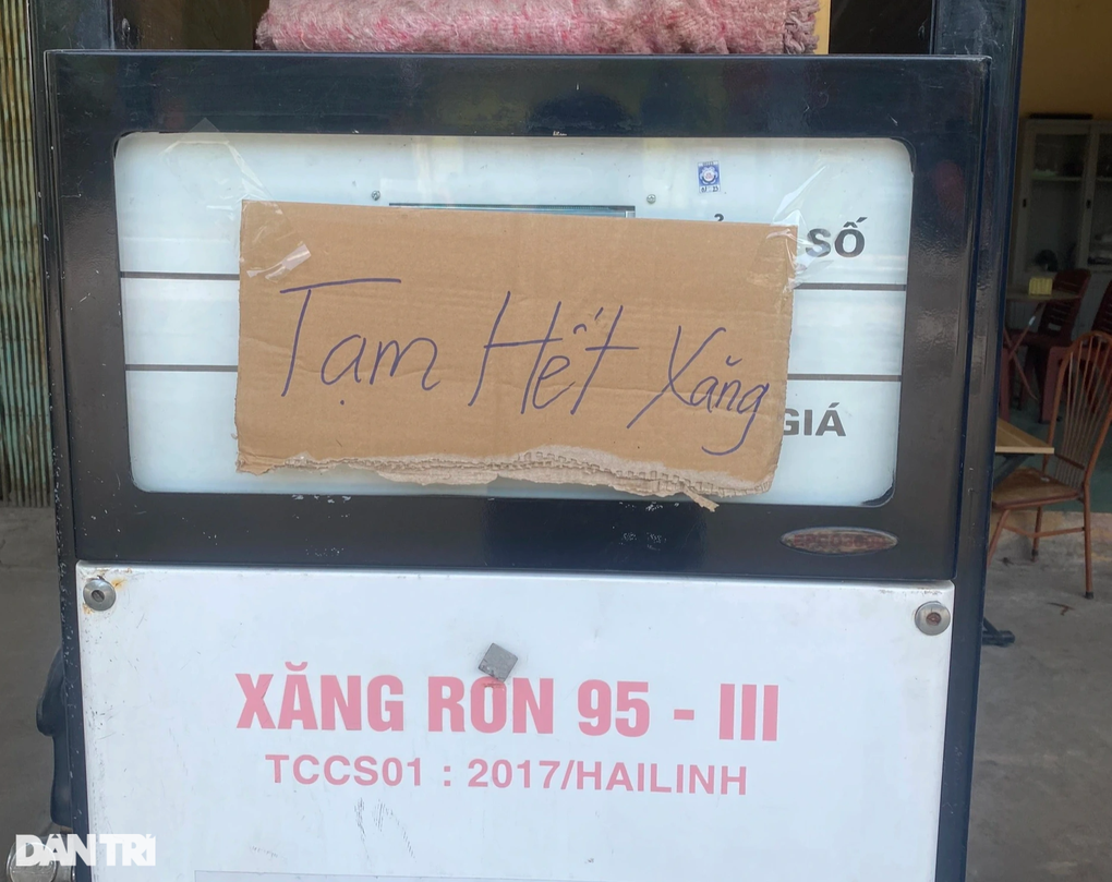 Có hiện tượng cửa hàng thông báo hết xăng, vắng tanh bóng khách - 2 Có hiện tượng cửa hàng thông báo hết xăng, vắng tanh bóng khách - 2