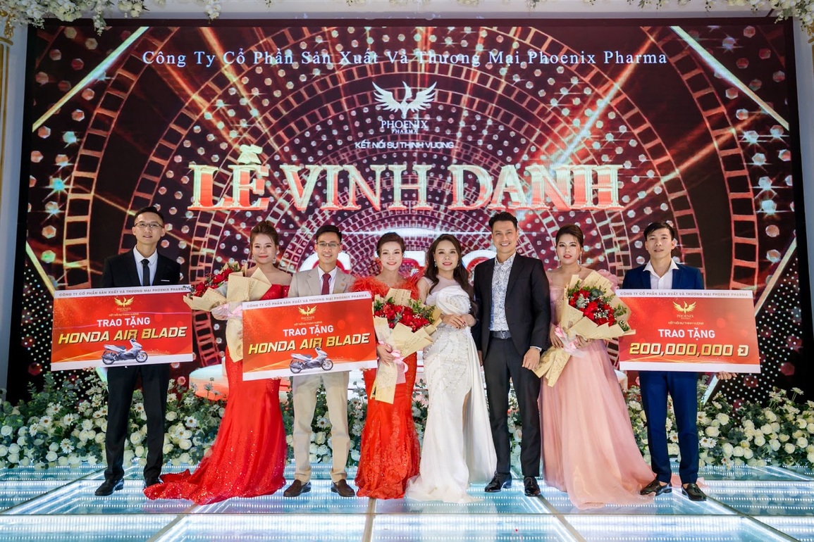 Diễn viên Việt Anh và dàn sao hạng A hội tụ trong sự kiện ra mắt bài hát Phượng Hoàng Lửa của Phoenix Pharma - 2 Diễn viên Việt Anh và dàn sao hạng A hội tụ trong sự kiện ra mắt bài hát Phượng Hoàng Lửa của Phoenix Pharma - 2