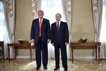 Tổng thống Trump - Putin bắt tay thân mật tại hội nghị thượng đỉnh đầu tiên