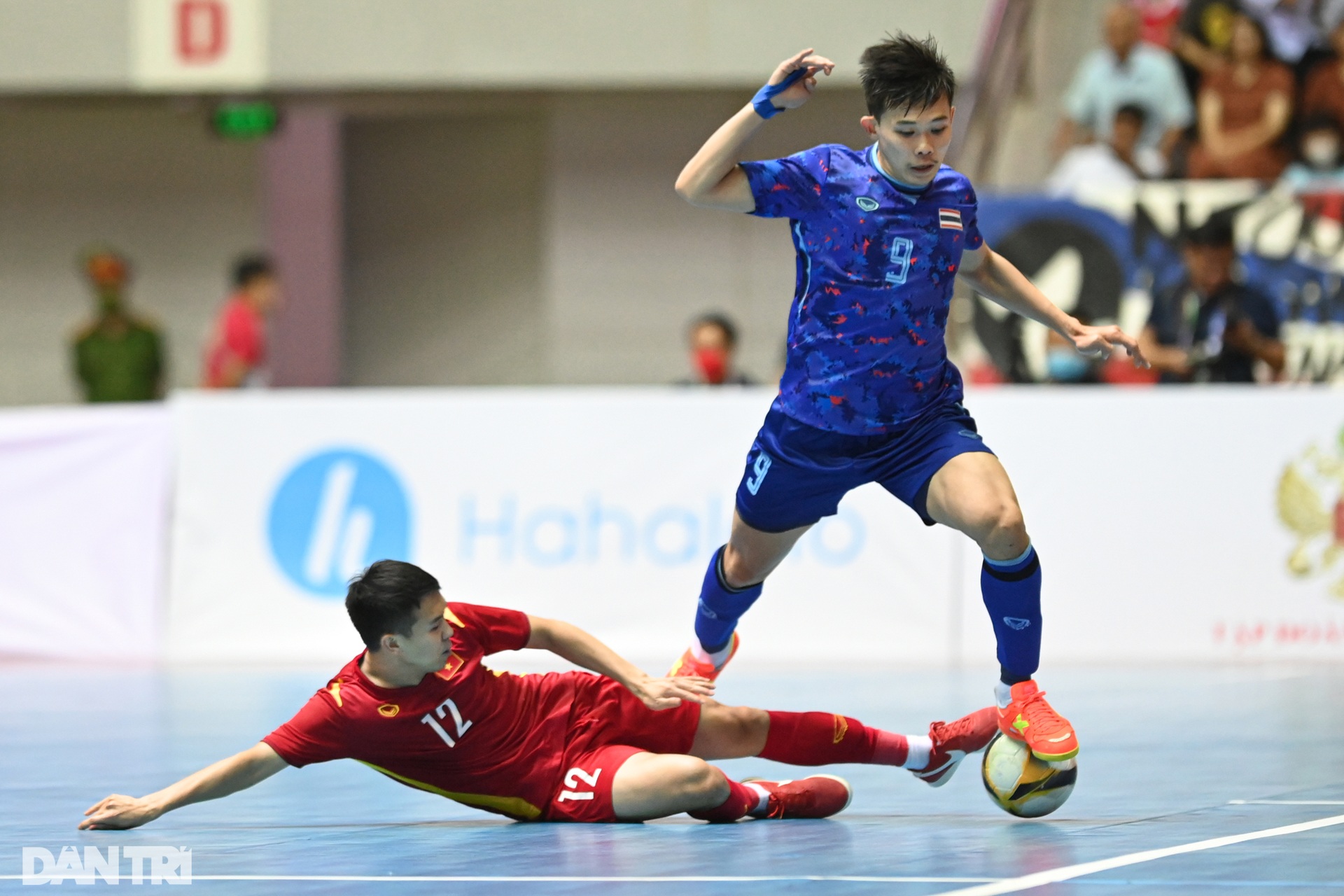 Thắng futsal Việt Nam, cầu thủ Thái Lan nhảy múa, ăn mừng đầy phấn khích - 14 Thắng futsal Việt Nam, cầu thủ Thái Lan nhảy múa, ăn mừng đầy phấn khích - 14