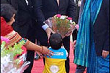 Cựu Tổng thống Clinton mang thuốc chữa HIV/AIDS siêu rẻ đến cho trẻ em