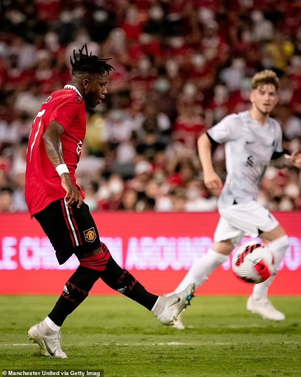 Cổ động viên Man Utd kinh ngạc với siêu phẩm của Fred vào lưới Liverpool - 1 Cổ động viên Man Utd kinh ngạc với siêu phẩm của Fred vào lưới Liverpool - 1