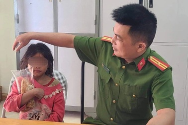 Bị bỏ đói, bé gái 11 tuổi đi tìm bố mẹ và bị lạc trong rừng