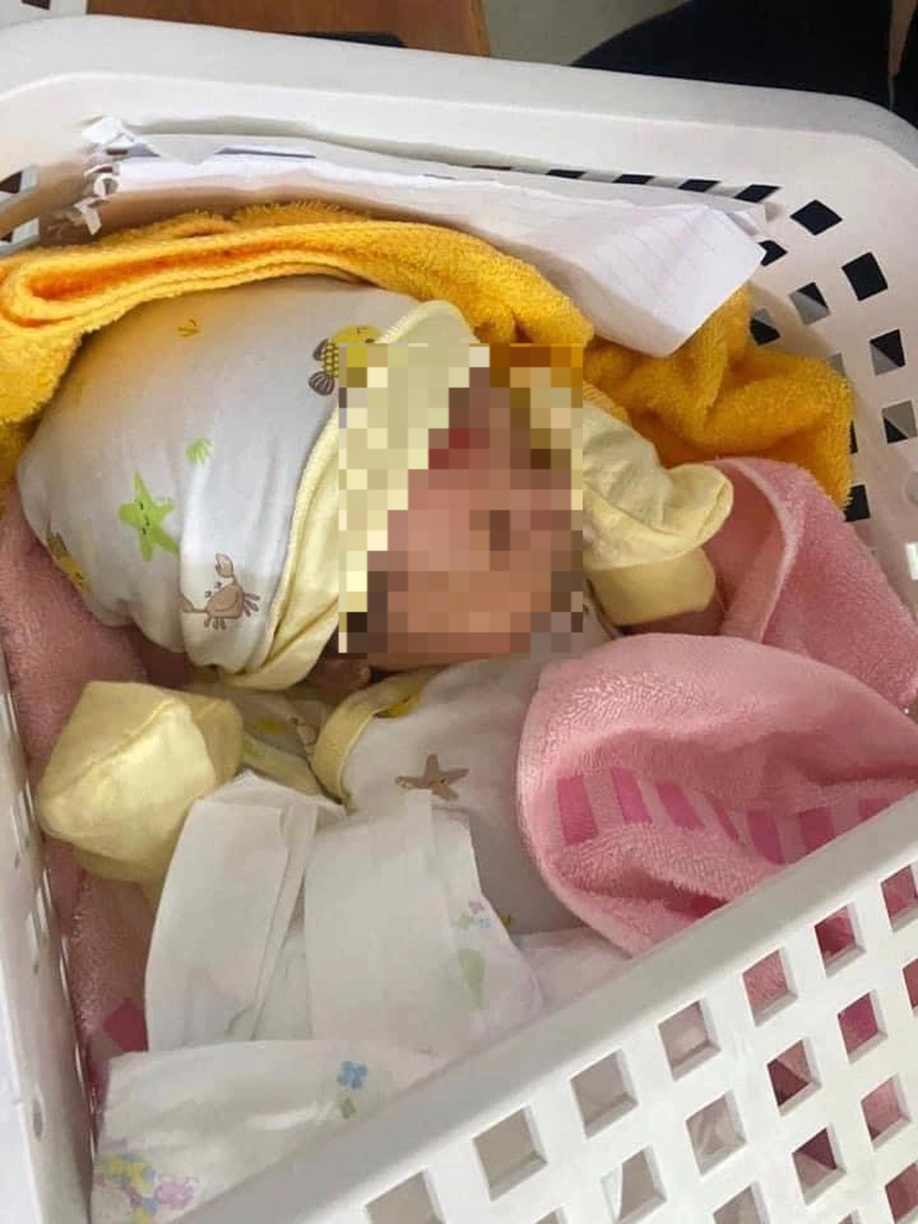 Vụ nữ sinh viên bỏ con ở cây xăng: Sao đẻ rồi vứt bỏ con nhiều vậy? - 2 Vụ nữ sinh viên bỏ con ở cây xăng: Sao đẻ rồi vứt bỏ con nhiều vậy? - 2