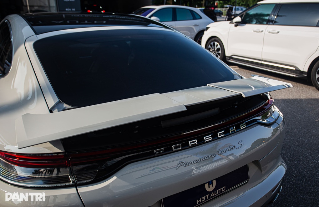 Ông Đặng Lê Nguyên Vũ lỗ tiền tỷ khi bán xe Porsche Panamera hàng độc - 6 Ông Đặng Lê Nguyên Vũ lỗ tiền tỷ khi bán xe Porsche Panamera hàng độc - 6