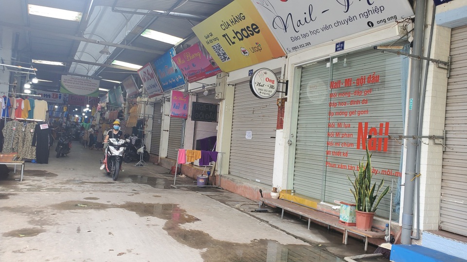 Dịch Covid-19: Công nhân giảm việc, tiểu thương ở chợ ế theo - 5 Dịch Covid-19: Công nhân giảm việc, tiểu thương ở chợ ế theo - 5