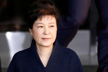 Bác sĩ phẫu thuật thẩm mỹ “chui” cho cựu Tổng thống Hàn Quốc bị kết án tù