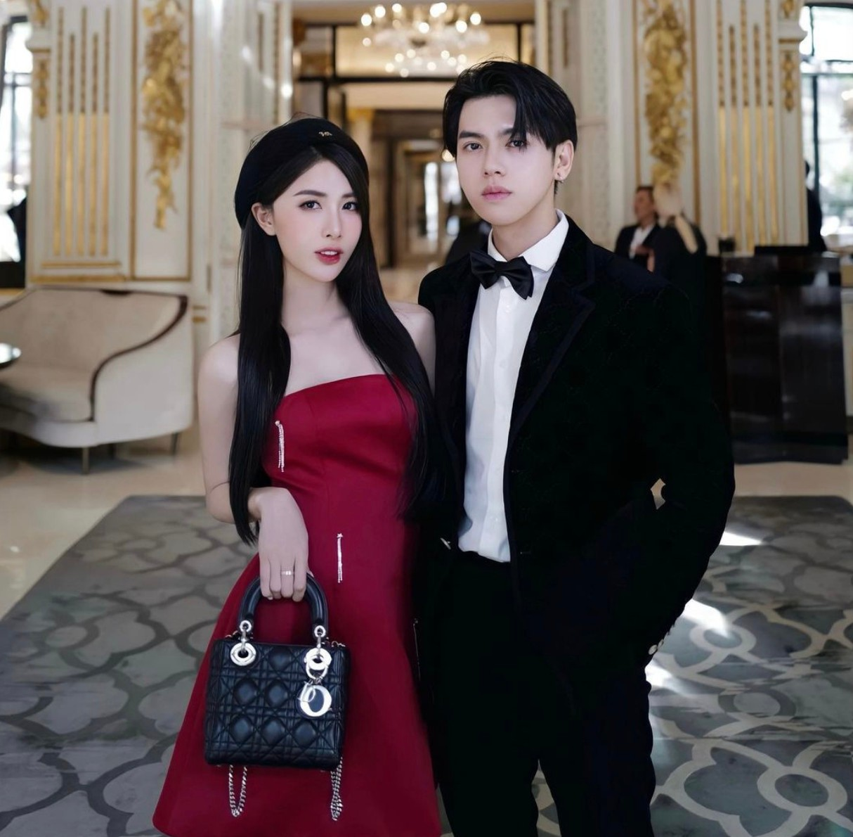 Tuan muda Hanoi membuat heboh di Who Is That Person dengan tiba-tiba melamar pacarnya - 2 Thiếu gia Hà thành gây sốt tại Người ấy là ai bất ngờ cầu hôn bạn gái - 2