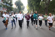 Các đại sứ tham gia chạy vì trẻ em Hà Nội 2019