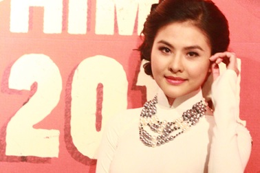 Vân Trang mặc áo dài quảng bá phim Việt tại Hàn Quốc