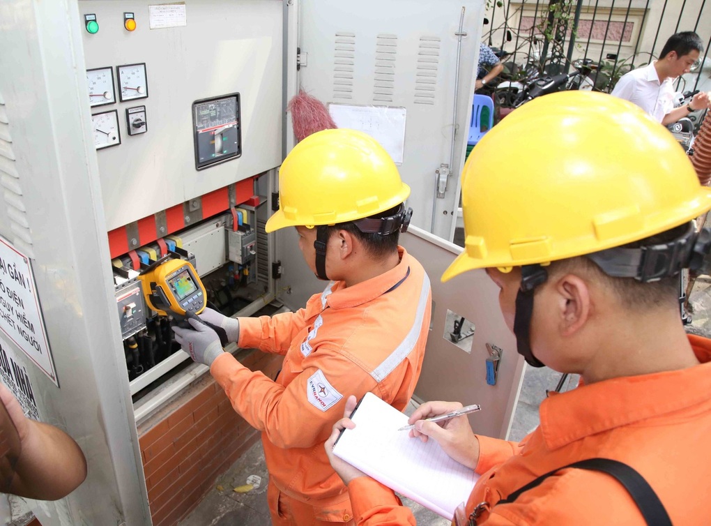 EVN giải thích việc gửi ngân hàng cả vạn tỷ đồng vẫn xin tăng giá điện - 1 EVN giải thích việc gửi ngân hàng cả vạn tỷ đồng vẫn xin tăng giá điện - 1