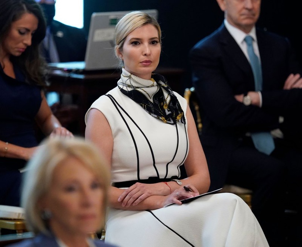Phong thái và gu thời trang đẳng cấp của Ivanka Trump - 2 Phong thái và gu thời trang đẳng cấp của Ivanka Trump - 2